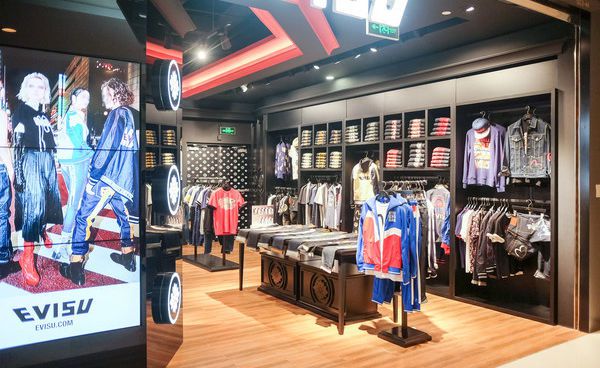 服裝店裝修哪家好，專業(yè)服裝店裝修設(shè)計(jì)