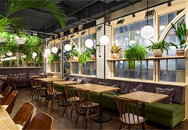 裝修公司認(rèn)為合肥餐飲店裝修餐廳翻新怎么設(shè)計(jì)比較好？