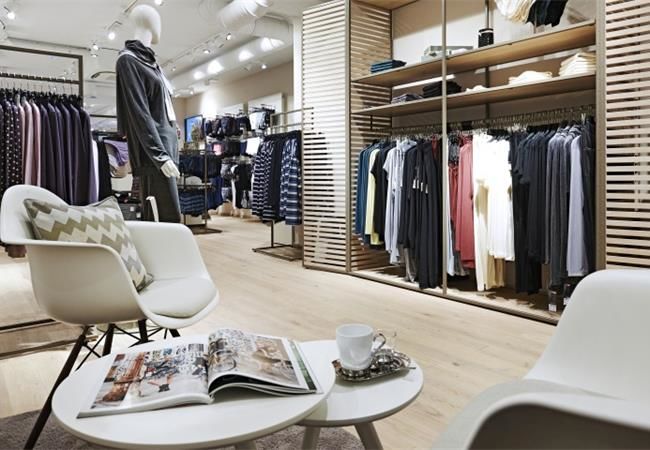 合肥服裝店裝修櫥窗怎么設(shè)計(jì)？裝修公司教你打造門(mén)面藝術(shù)設(shè)計(jì)