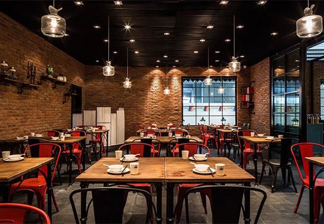 合肥火鍋店設(shè)計(jì)公司，loft風(fēng)格火鍋店裝修如何選好家具配飾？